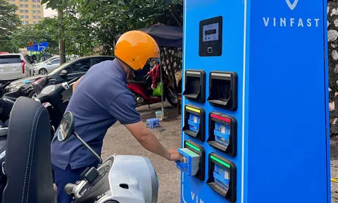 Đổi pin nhanh, không phụ thuộc chỗ sạc, xe máy điện VinFast thuận tiện với cư dân chung cư