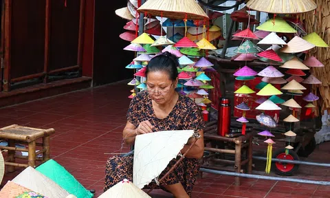 Nghệ nhân Tạ Thu Hương: Bền bỉ giữ nghề, lan tỏa hồn nón việt