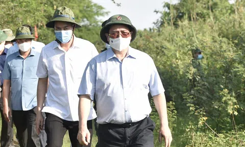 Thủ tướng thị sát biên giới Tây Nam, đốc thúc chống dịch, động viên lực lượng tuyến đầu