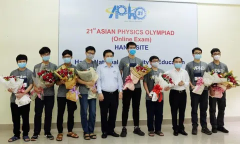 Bộ GD-ĐT tuyên dương đội tuyển làm nên lịch sử tại Olympic Vật lí Châu Á - Thái Bình Dương