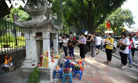 Hà Nội: Bia "Hạ mã" ở Văn Miếu không phải không gian thờ tự