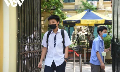 Thí sinh Hà Nội bật khóc trong phòng thi vì “lệch tủ” môn Ngữ văn