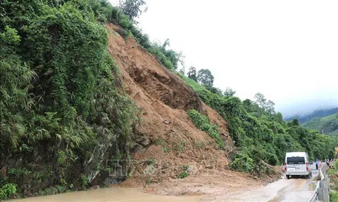 Vùng núi Bắc Bộ, Tây Nguyên mưa dông rải rác, đề phòng sạt lở đất