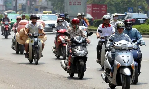 Nắng nóng bao trùm nhiều khu vực trên cả nước, chiều tối và đêm mưa giông nhiều nơi