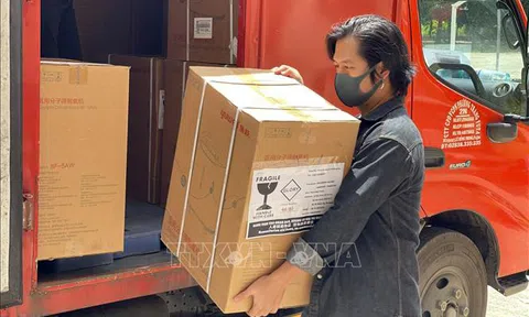 Nghệ sỹ đồng hành với tuyến đầu chống dịch COVID-19