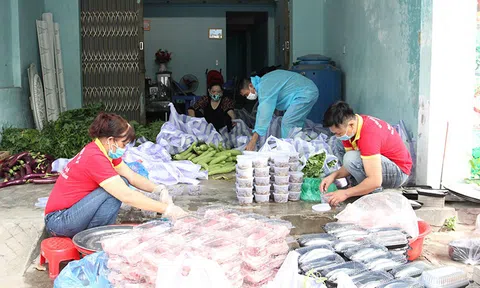 Nhóm thiện nguyện chung sức mùa dịch
