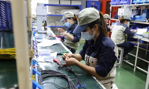 Chống dịch như chống giặc và mục tiêu kép: Linh hoạt các ưu tiên