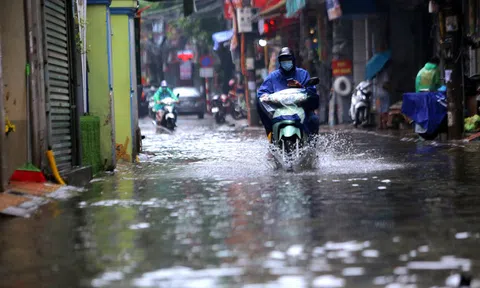 Trung Bộ nắng nóng gay gắt, Bắc Bộ, Tây Nguyên và Nam Bộ có mưa rào và dông, đề phòng lốc, sét và gió giật mạnh