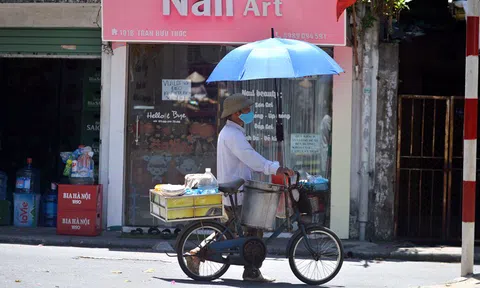 Nắng  bao trùm cả nước, Trung Bộ nắng nóng gay gắt, Bắc Bộ, Tây Nguyên,, Nam Bộ có mưa rào và dông, đề phòng lốc, sét và gió giật mạnh