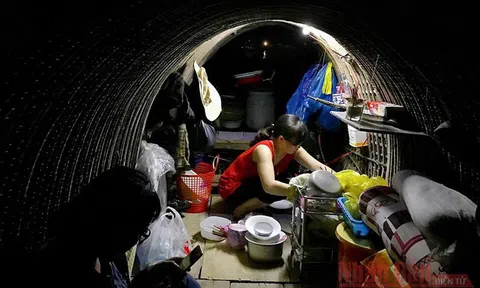 Lênh đênh đầm phá Cầu Hai, cửa biển Tư Hiền
