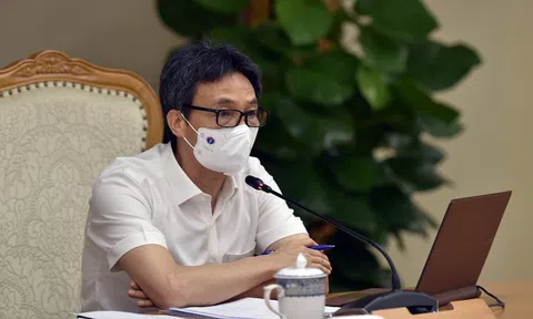 TPHCM tăng cường điều trị, tăng tốc tiêm vaccine