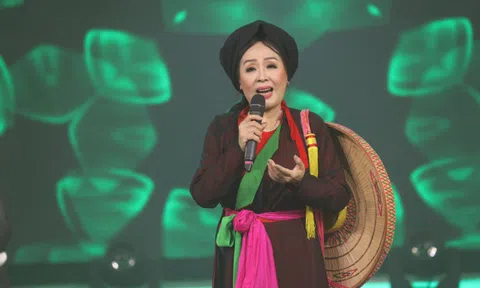 NSND Thu Hiền xúc động kể về kỷ niệm khi là nữ văn công tuyến lửa