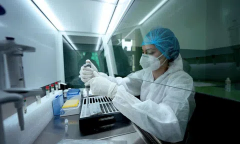 Biến chủng Delta lây lan rộng khiến các nhà sản xuất vaccine phải thay đổi chiến lược