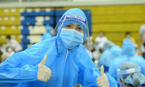 Hoa hậu H'Hen Niê: "Tôi thấy ấm lòng khi làm tình nguyện viên hỗ trợ chống dịch"