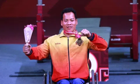VĐV Lê Văn Công giành HCB cử tạ Paralympic Tokyo 2020