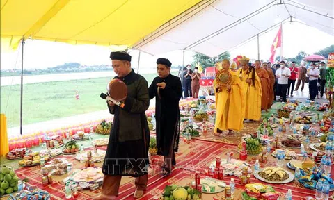 Hải Dương: Lễ cầu an trên đê sông Lục Đầu