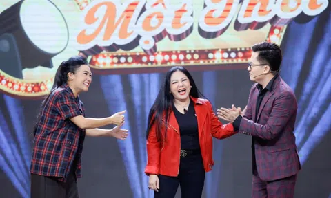 "Nữ hoàng nhạc rock" Ngọc Ánh tự hào khoe kỷ vật máy cassette 7 chỉ vàng