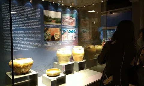 Tôn vinh di sản văn hóa Việt Nam qua trưng bày gốm đặc sắc trải dài hơn 2.000 năm