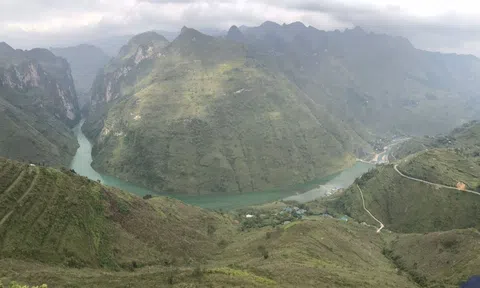 Hà Giang: Du lịch mạo hiểm trên sông Nho Quế, hẻm Tu Sản thu hút du khách