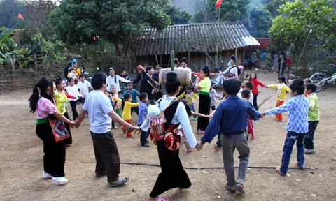 Sơn La gìn giữ và phát huy giá trị nghệ thuật xòe Thái