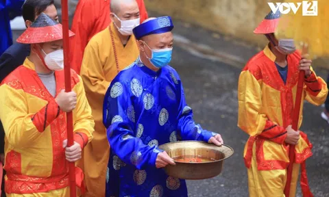 Dựng cây nêu đón Tết tại Hoàng thành Thăng Long -Hà Nội