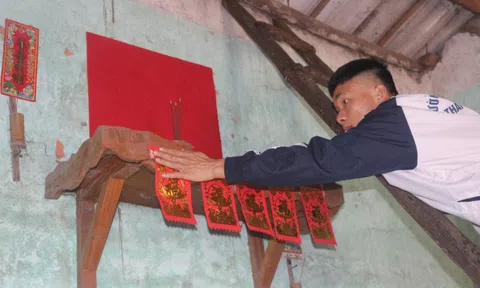 Tục dán giấy đỏ đầu năm mới của người Tày, Nùng