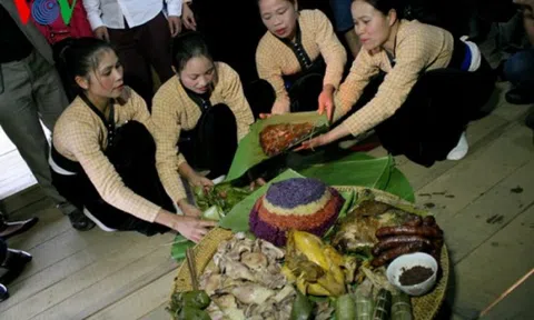 Tục dọn gian thờ cuối năm của người Thái Tây Bắc