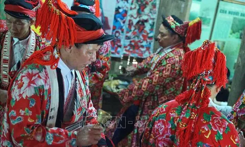 'Tôi viết về nguồn cội dân tộc mình'