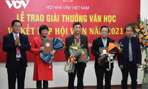 Trao giải thưởng Hội nhà văn Việt Nam và và kết nạp hội viên năm 2021