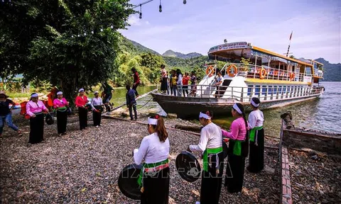 Hòa Bình thu hút du khách bằng sản phẩm du lịch mới