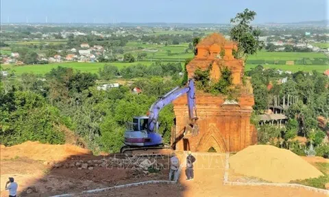 Bình Định: Ngừng thi công Dự án tu bổ di tích Tháp Bánh Ít bằng máy cơ giới
