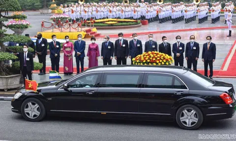 Lễ đón chính thức Tổng thống Sierra Leone và Phu nhân tại Phủ Chủ tịch