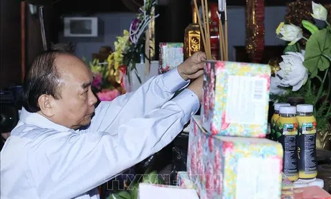 Chủ tịch nước dâng hương Tổ Mẫu Âu Cơ và Quốc tổ Lạc Long Quân