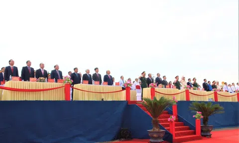 Lễ Thượng cờ "Thống nhất non sông" quy mô, trang nghiêm và xúc động
