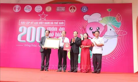 Đồng Tháp: Xác lập kỷ lục về chế biến và công diễn các món ăn làm từ sen