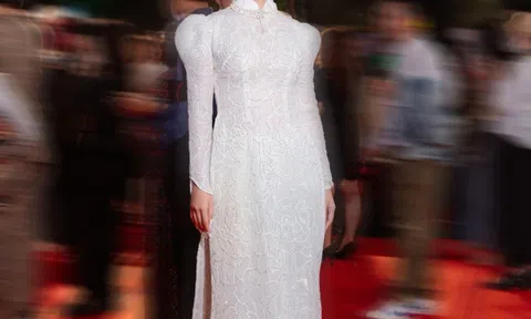 Bùi Lan Hương nhận "mưa" lời khen khi vào vai danh ca Khánh Ly