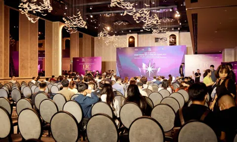 Công bố vòng thi chung kết và vương miện Hoa hậu Hoàn vũ Việt Nam