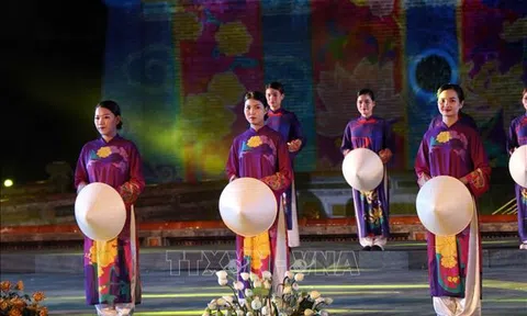 Lung linh sắc màu đêm khai màn Tuần lễ Festival Huế 2022: “Di sản văn hóa với hội nhập và phát triển”