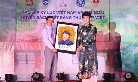 Sách thư pháp 'Nguyễn Đình Chiểu thi tuyển' xác lập kỷ lục thế giới