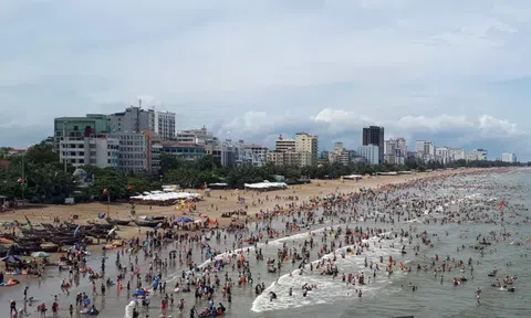 Du lịch biển Thanh Hoá hút khách dịp hè