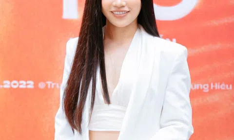 Hiền Nguyễn Soprano gây bất ngờ khi hát 4 thứ tiếng trong album đầu tay