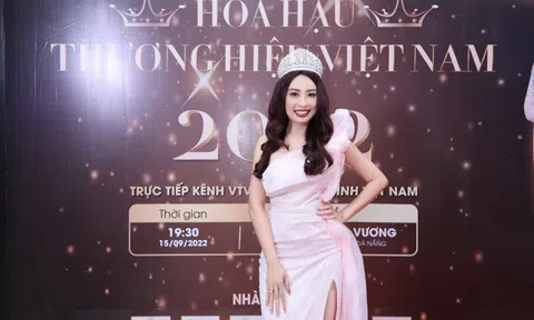 Á hậu Mai Thanh Thủy xuất hiện trong đêm chung kết Hoa hậu Thương hiệu Việt Nam 2022