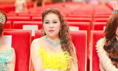 Người đẹp được yêu thích nhất Vũ Thị Hằng rạng rỡ tại đêm chung kết Hoa hậu Doanh nhân Châu Á Việt Nam 2022