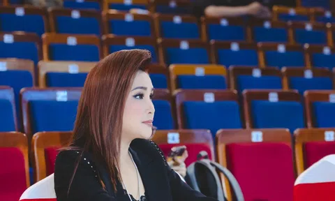 Chủ tịch Đặng Gia Bena tại buổi tổng duyệt cho đêm Chung kết Hoa hậu Doanh nhân Việt Nam 2023