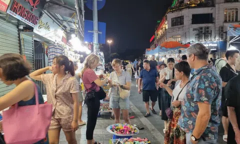 Phát triển du lịch đêm Hà Nội:  Sản phẩm nghèo nàn, chưa hấp dẫn