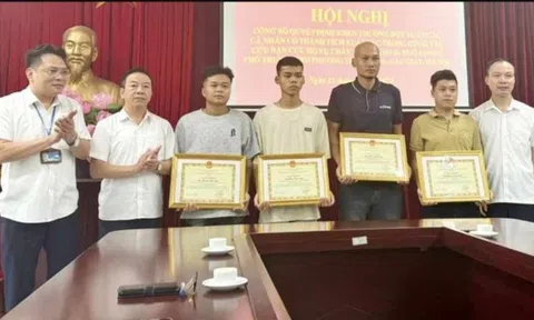 Hà Nội: Quận Cầu Giấy khen thưởng 4 công dân dũng cảm cứu người trong vụ cháy ở phố Trung Kính