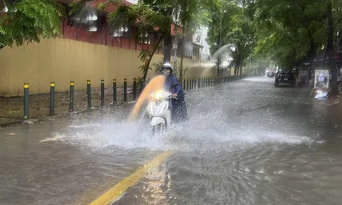 Ngày 18/4: Mưa dông diện rộng ở Bắc Bộ, cảnh báo lốc sét và nguy cơ lũ quét, sạt lở