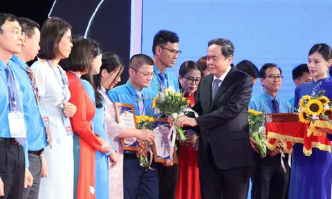 Tổng Liên đoàn lao động tuyên dương Chủ tịch công đoàn cơ sở xuất sắc tiêu biểu trong đối thoại, thương lượng