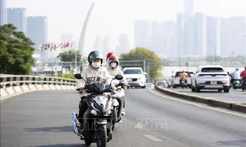 Ngày 12/5: Bắc Bộ mưa dông, Nam Bộ nắng nóng gay gắt