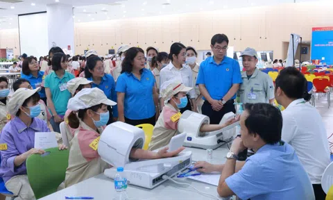 Hà Nội: Công đoàn tổ chức khám miễn phí sức khỏe nữ công nhân